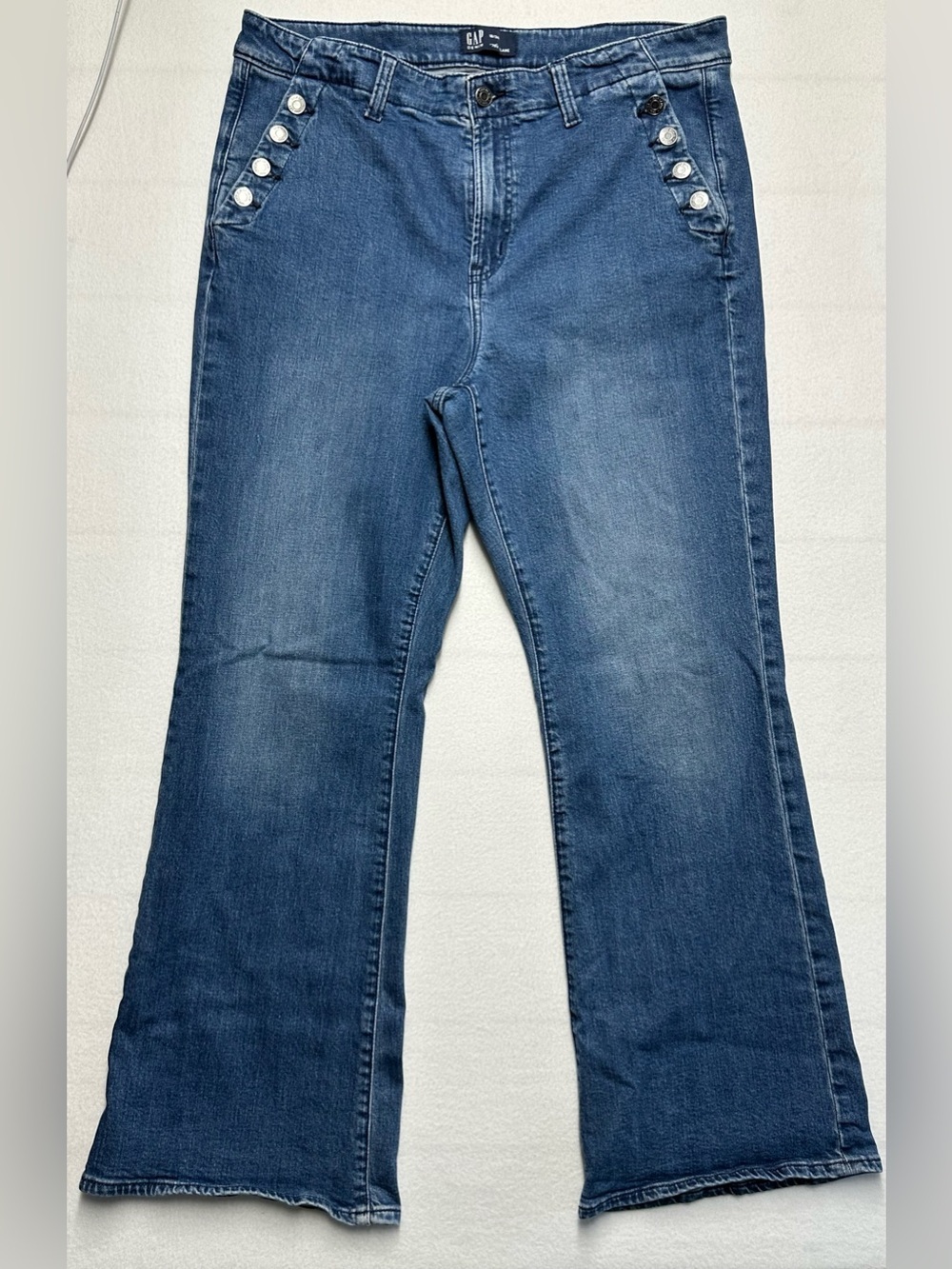 GAP 1969 ‘70s Flare Jeans – Women’s 18/34R Medium Wash Denim